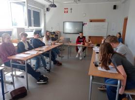 Uczniowie podczas debaty szkoleniowej