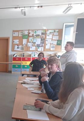 Uczniowie podczas debaty szkoleniowej