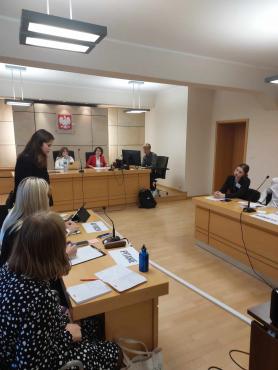 Uczniowie podczas turnieju debat w Wojewódzkim Sądzie Administracyjnym w Poznaniu