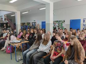uczniowie klas medyczno- przyrodniczych podczas spotkania