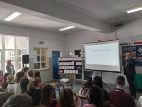 uczniowie klas medyczno- przyrodniczych podczas spotkania
