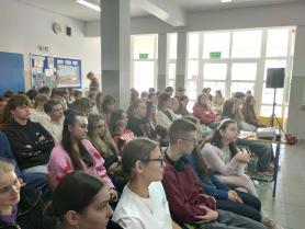 uczniowie klas medyczno- przyrodniczych podczas spotkania